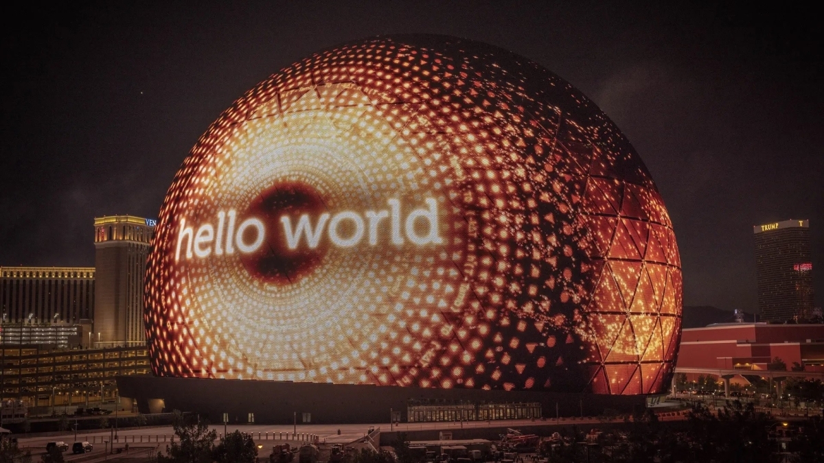 Экран площадью 54 000 квадратных метров — огромный центр развлечений поздоровался с миром