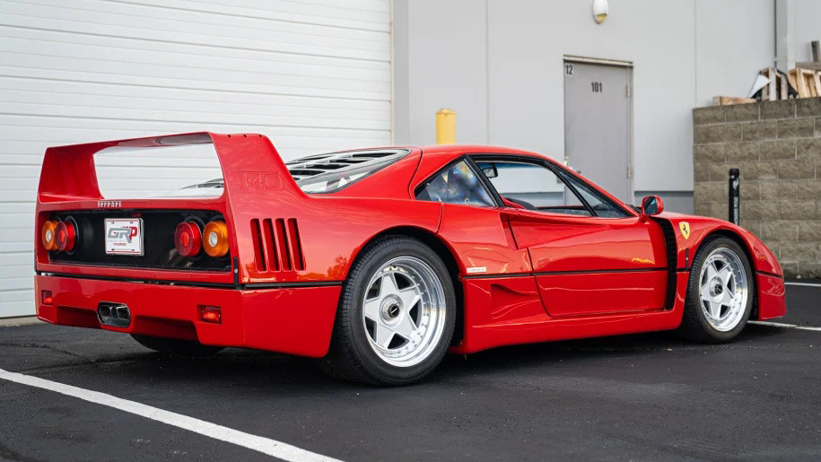 Сколько стоит Ferrari F40 в идеальном состоянии? Ответ вас шокирует