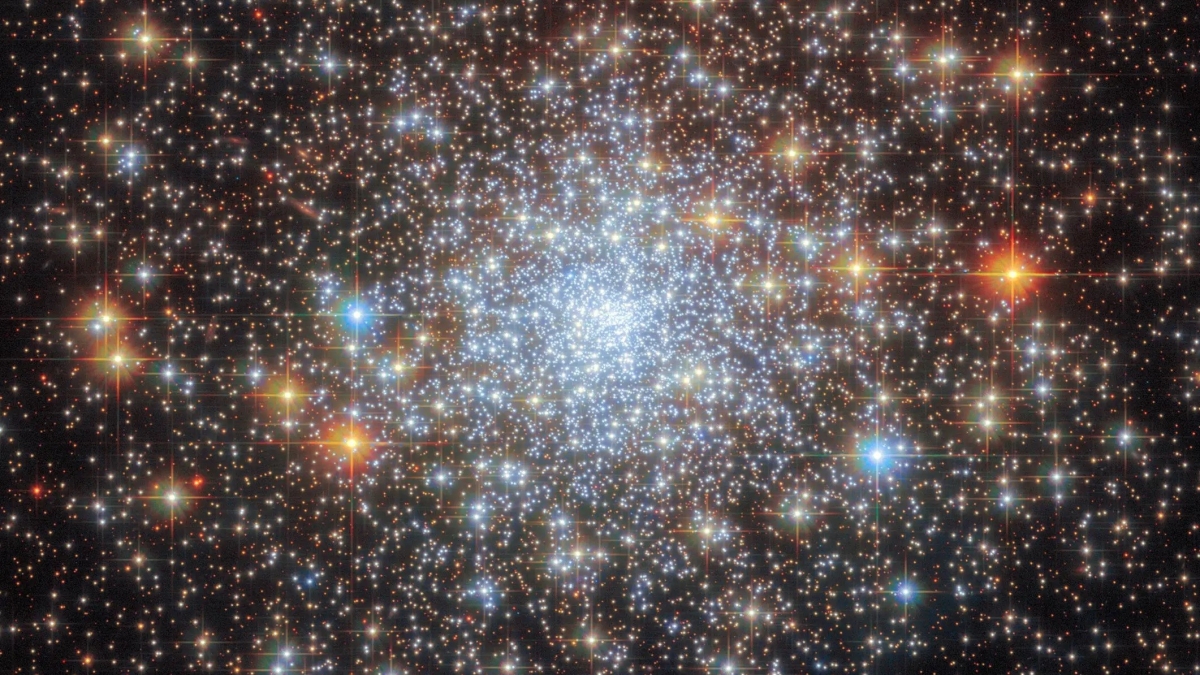 Галактический диско-шар — новое захватывающе фото от Hubble