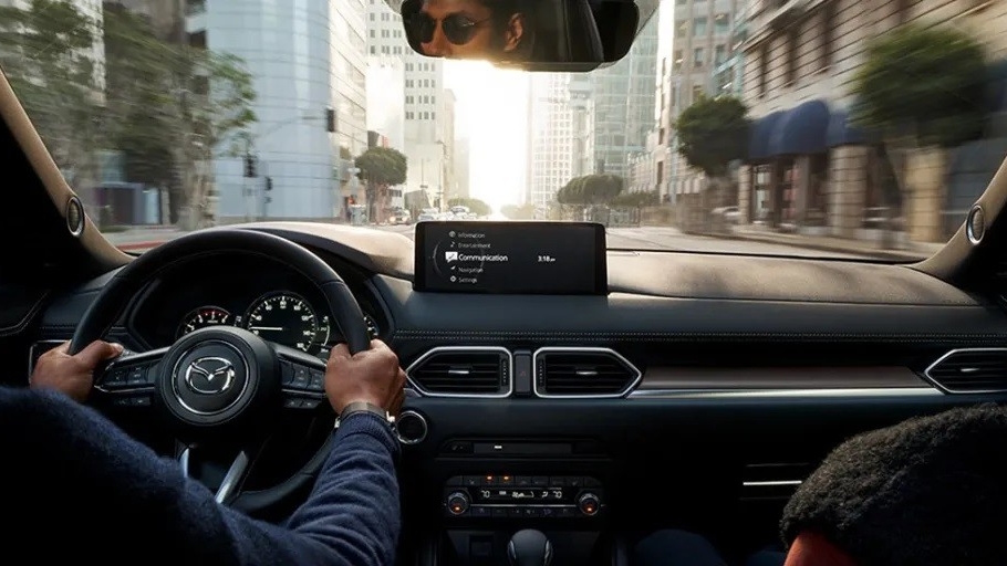 Mazda начинает переходить на сенсорные экраны