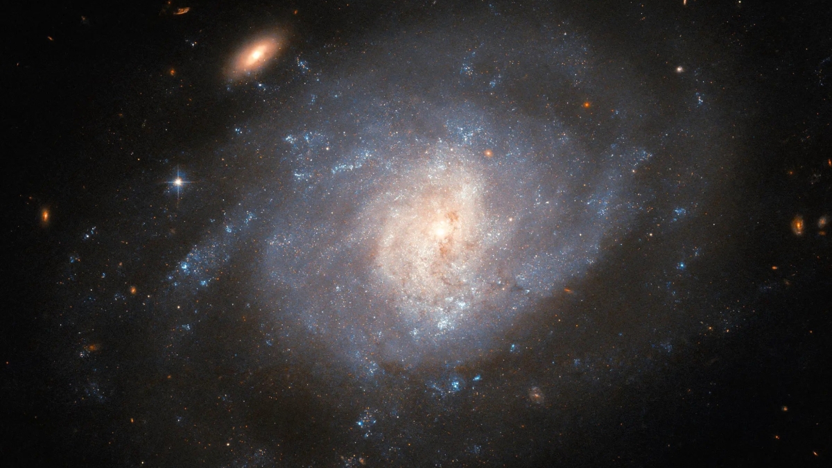 Как астроном-любитель смог затмить ученых и телескоп Hubble