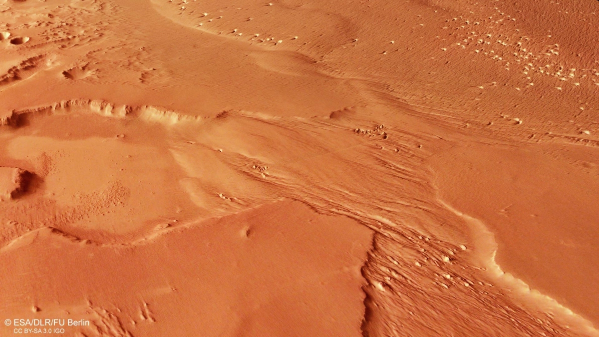 Mars Express обнаружил скрытые запасы льда на экваторе Марса
