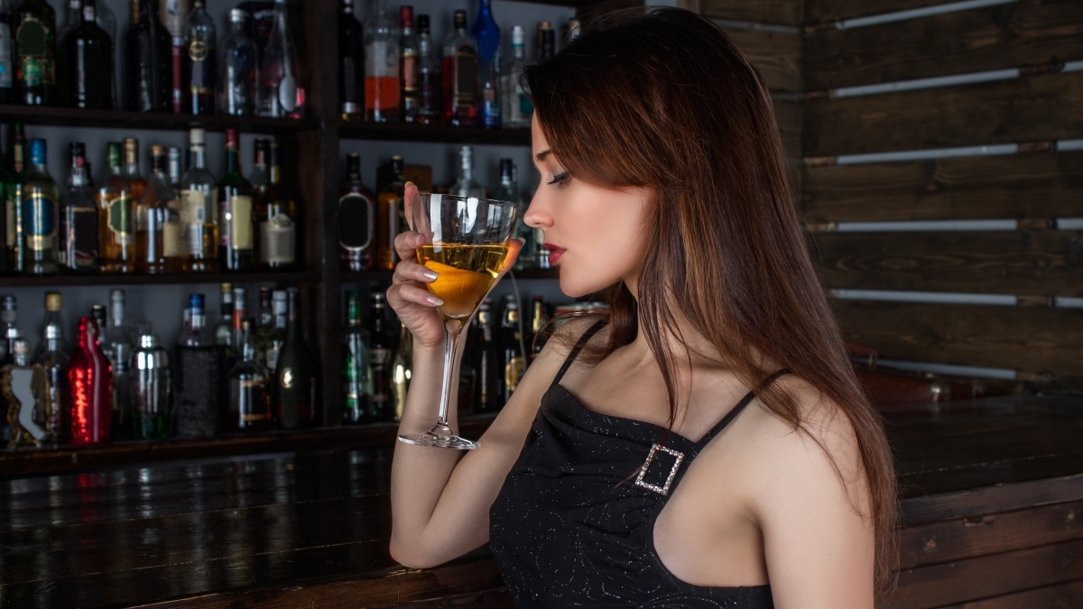 Алкоголь не делает окружающих привлекательнее — удивительное исследование феномена "пивных очков"