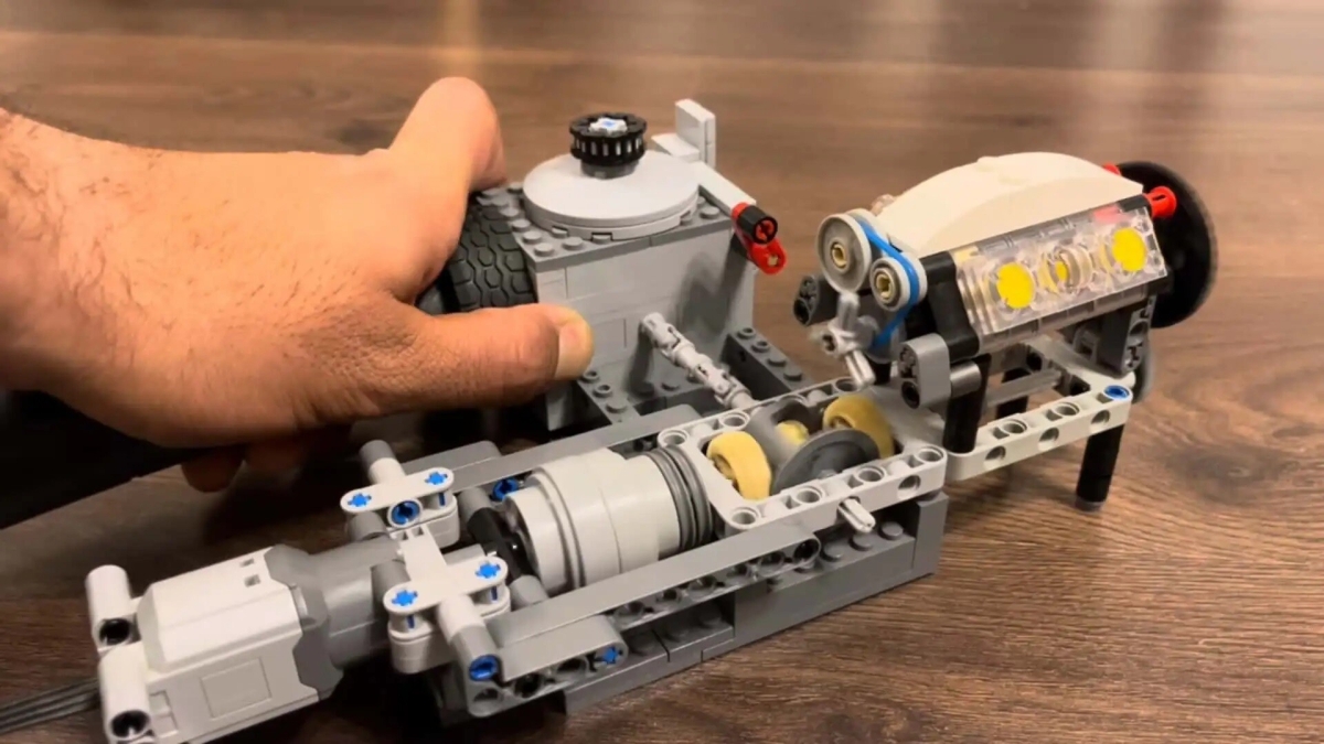 Талантливый конструктор собрал двигатель с турбонаддувом из Lego