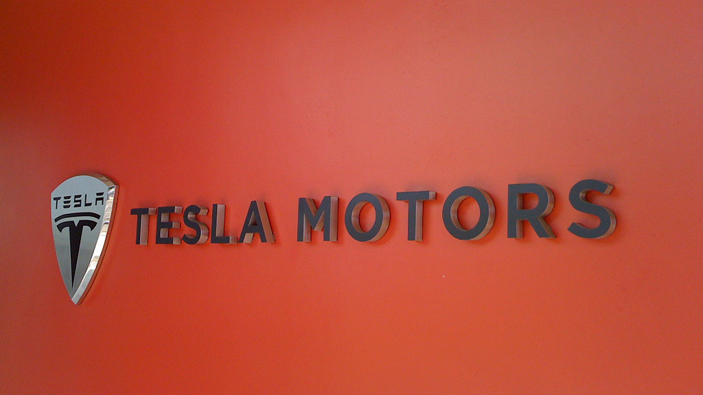 Tesla создаст радио для машин