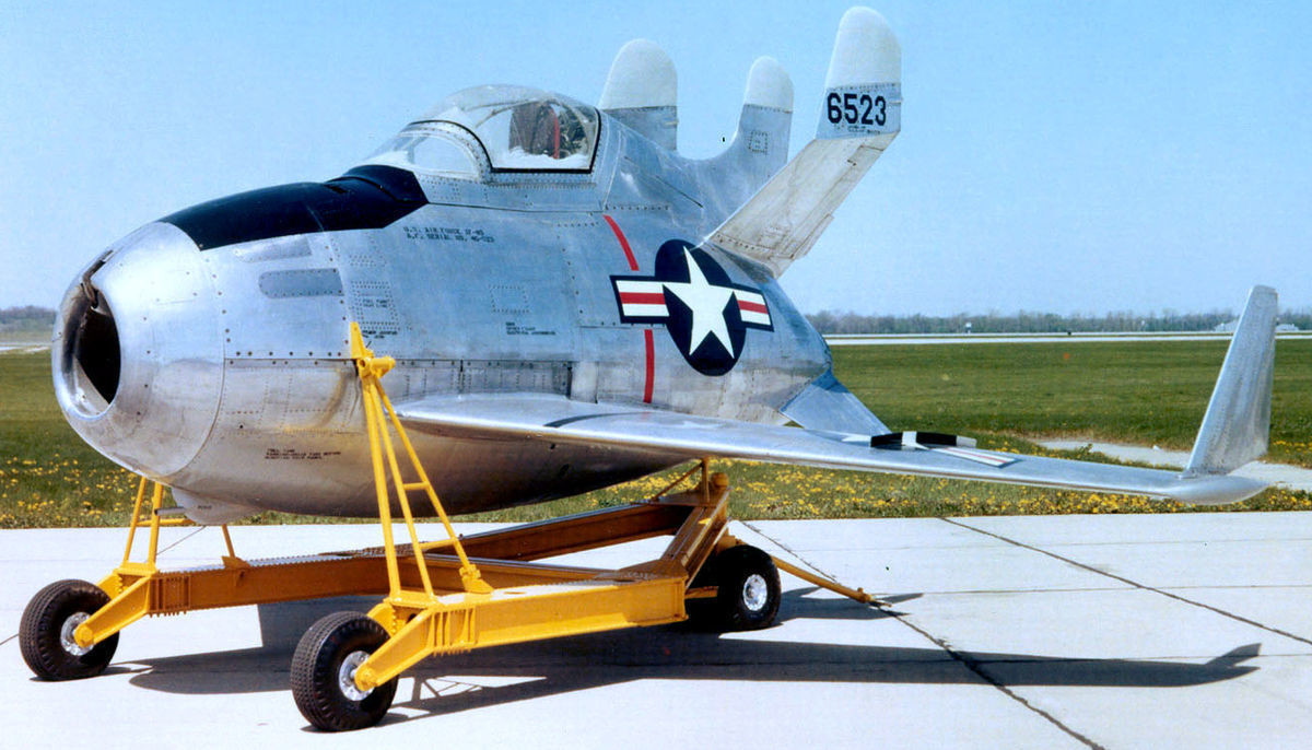 17 самых странных летательных аппаратов 12 12. McDonnell XF-85 Goblin (1948)