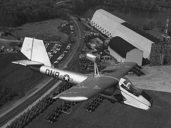 17 самых странных летательных аппаратов 15 15. Goodyear Inflatoplane (1956)