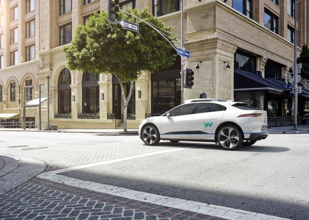 Jaguar I-PACE: первый премиальный беспилотник 1 Jaguar I-PACE: первый премиальный беспилотник
