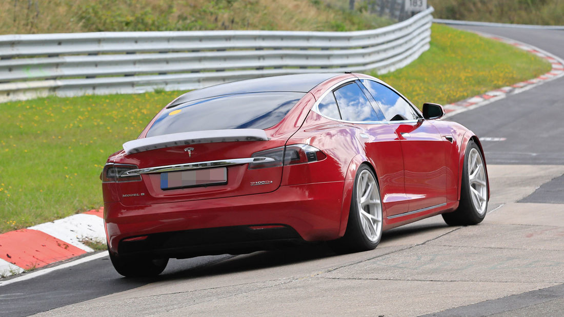 «Заряженная» Tesla сумела обогнать Porsche Taycan 2 «Заряженная» Tesla сумела обогнать Porsche Taycan