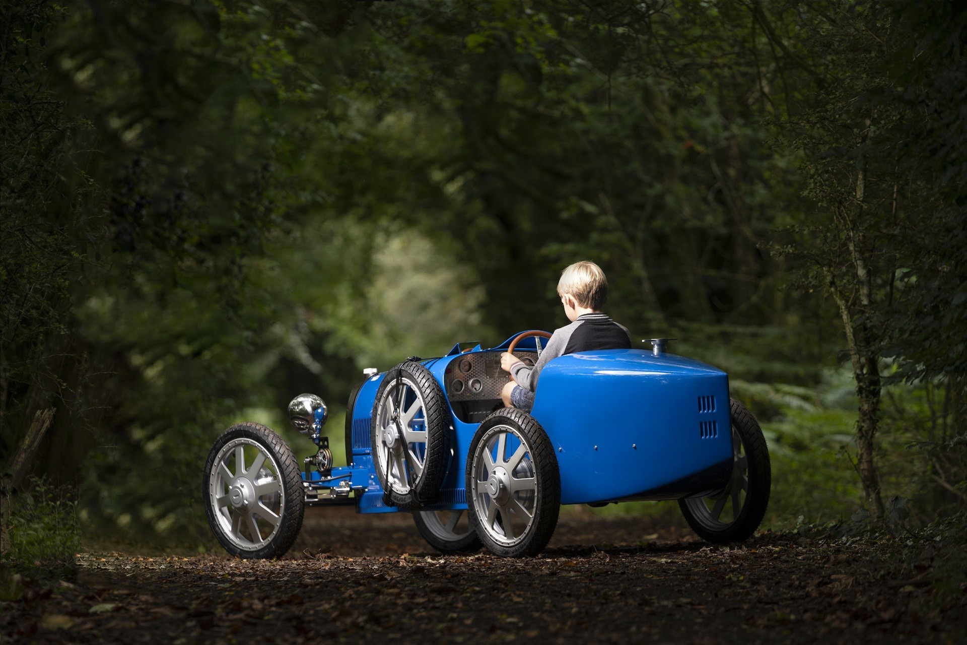Bugatti сделала детскую машинку за 30 тысяч евро 2 Bugatti сделала детскую машинку за 30 тысяч евро