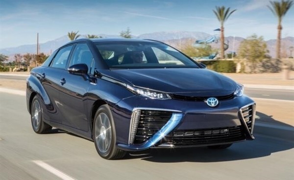 Toyota представила новую версию водородного автомобиля 1 Toyota представила новую версию водородного автомобиля