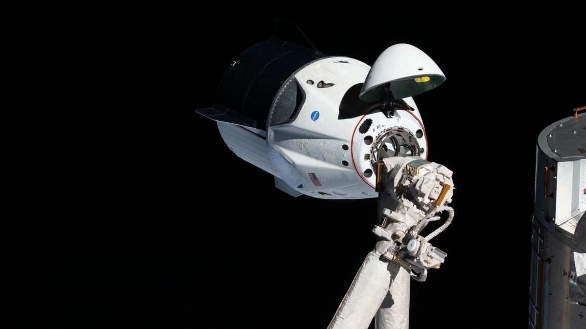 SpaceX запустит первый частный корабль на МКС