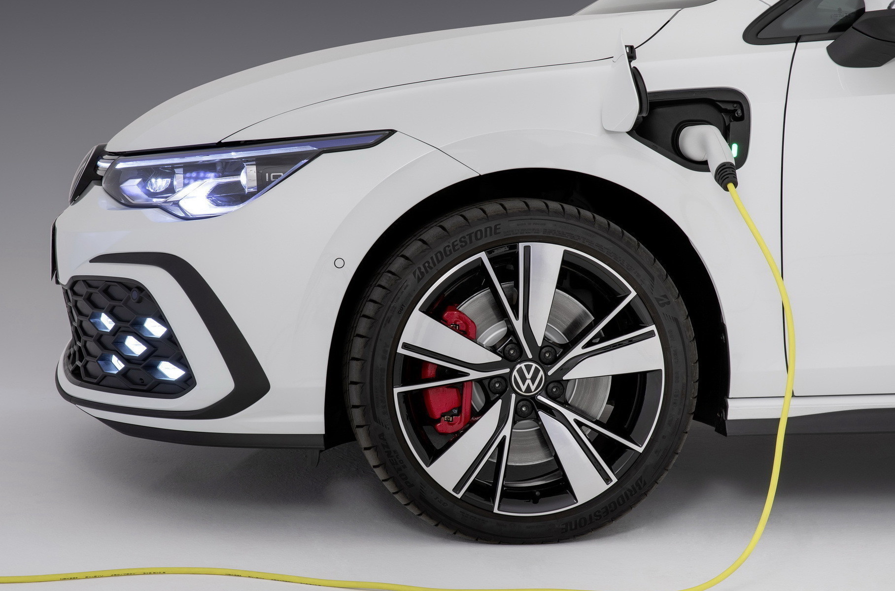 Первые подробности о спортивных версиях новых Volkswagen Golf