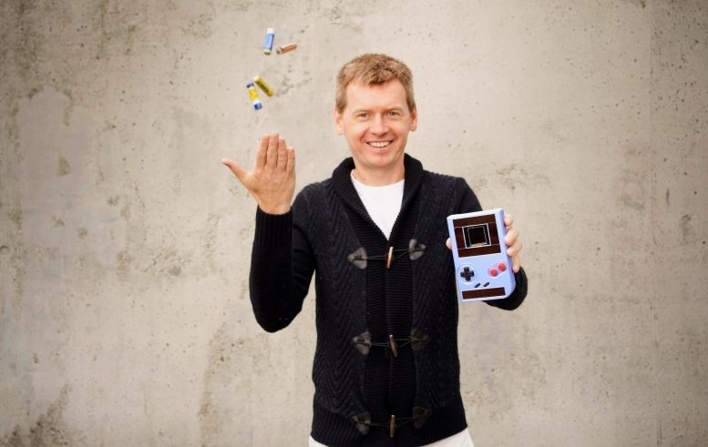 Создан Game Boy работающий без батареек 1 Создан Game Boy работающий без батареек