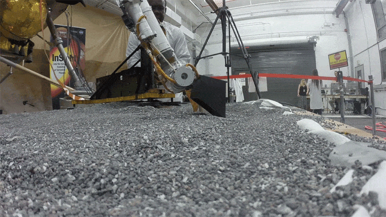 NASA InSight проник в недра Марса