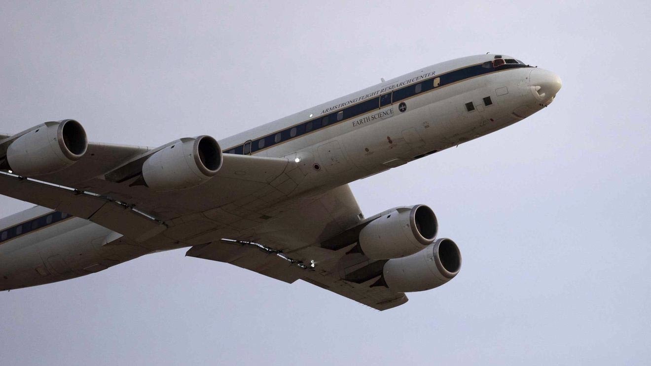 Летающая научная лаборатория NASA DC-8 возвращается в небо