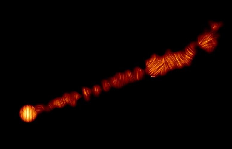 Телескоп Event Horizon сфотографировал магнитные поля на краю сверхмассивной черной дыры M87