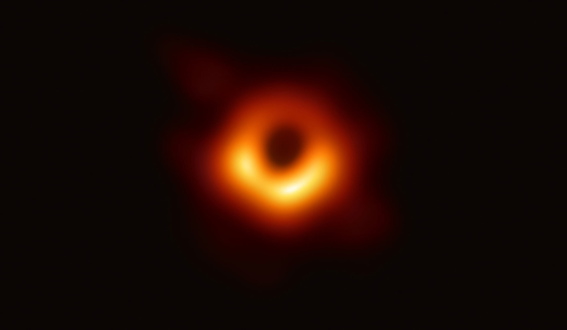 Телескоп Event Horizon сфотографировал магнитные поля на краю сверхмассивной черной дыры M87