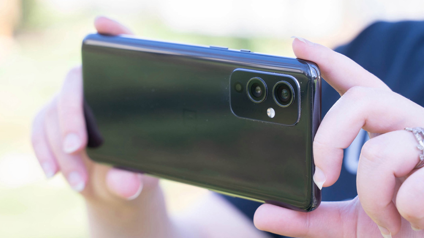 Обзор OnePlus 9: хорошо продуманный шаг назад