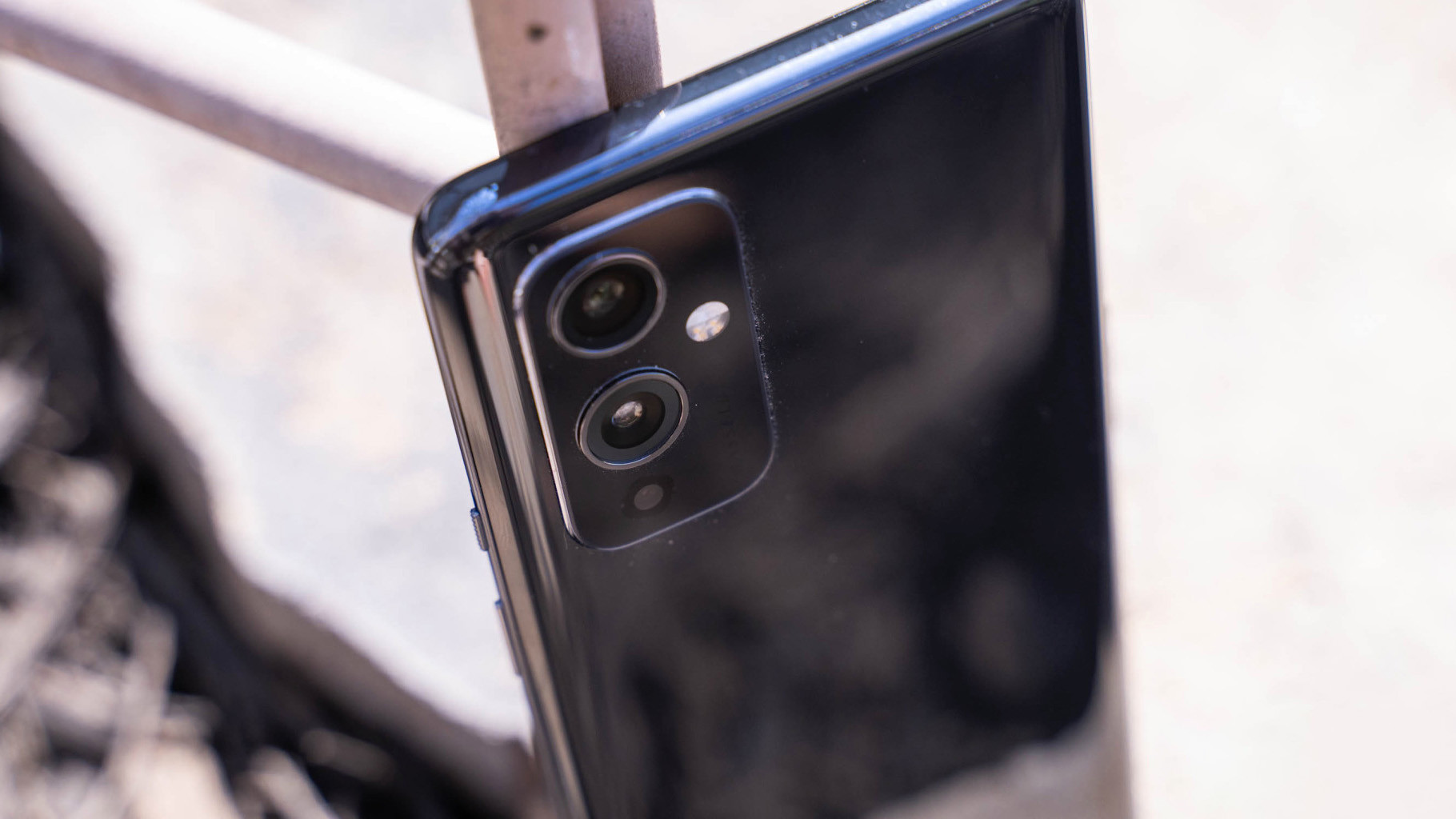Обзор OnePlus 9: хорошо продуманный шаг назад