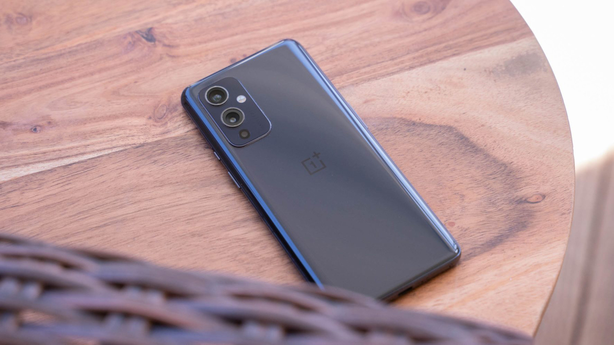 Обзор OnePlus 9: хорошо продуманный шаг назад
