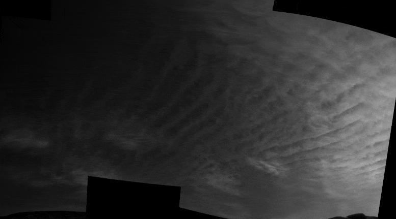 Марсоход Curiosity запечатлел странные облака на Марсе