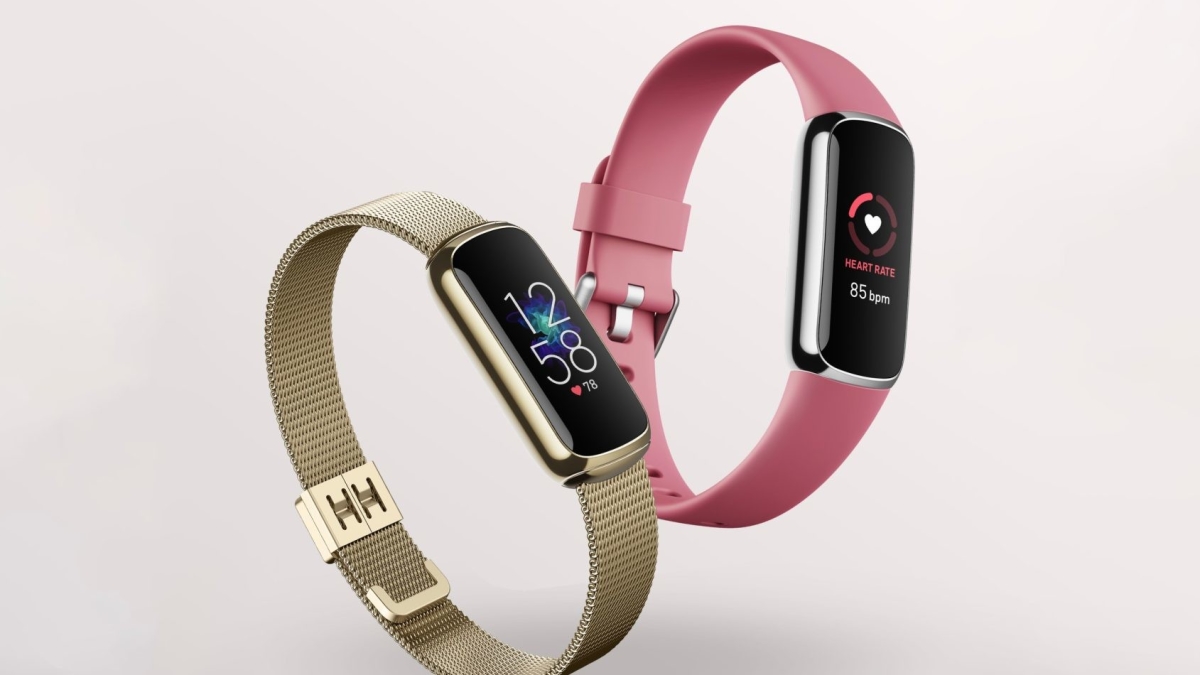 Премиальным фитнес-трекер Fitbit Luxe использует устаревший USB-A