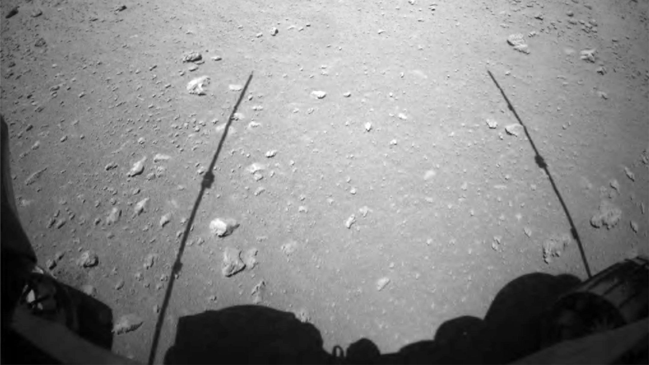 Новые снимки Марса полученные с китайским аппаратом Zhurong Rover