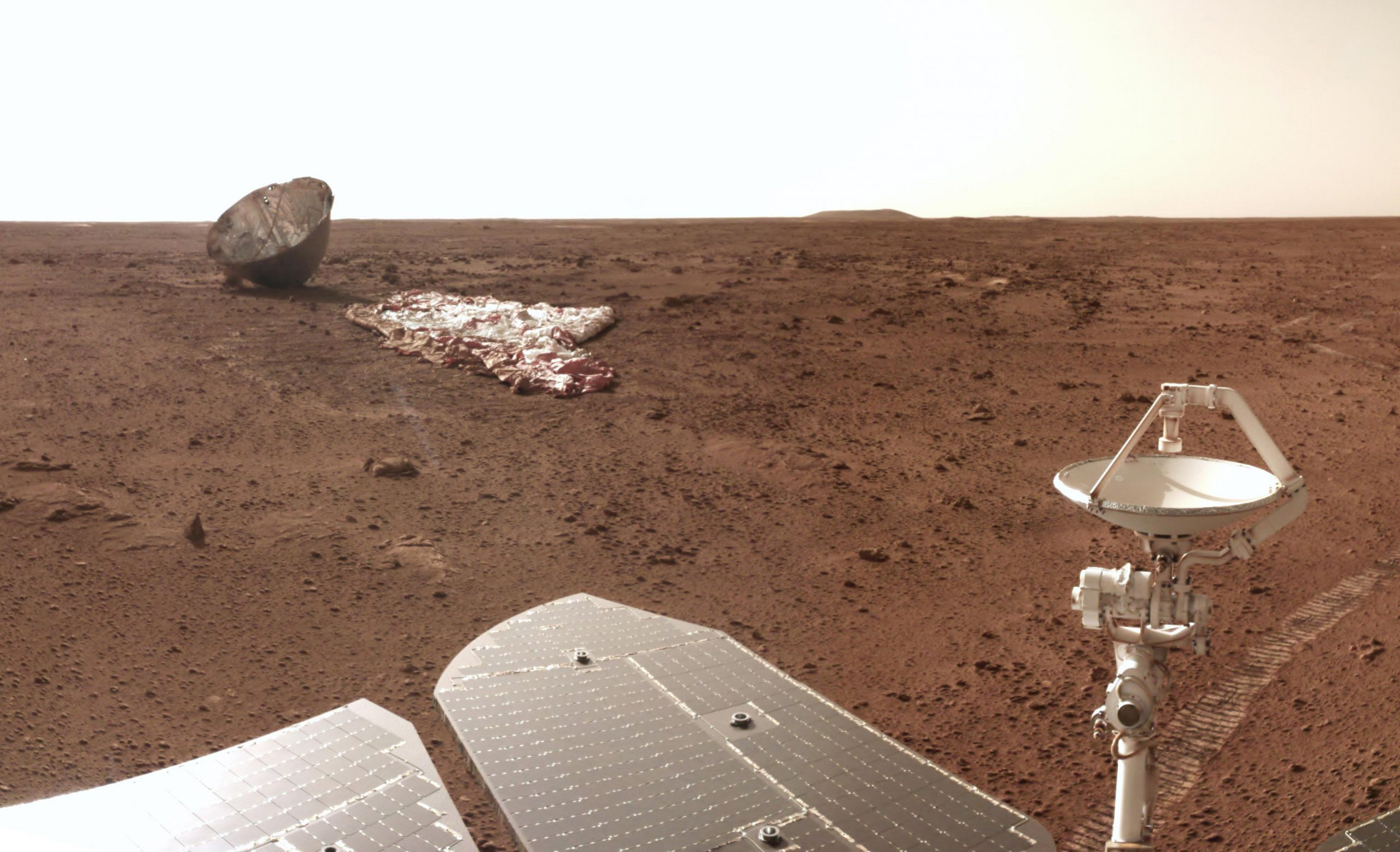 Новые снимки Марса полученные с китайским аппаратом Zhurong Rover