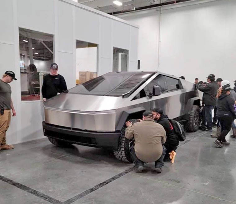 Новые фотографии Tesla Cybertruck демонстрируют изменения в дизайне
