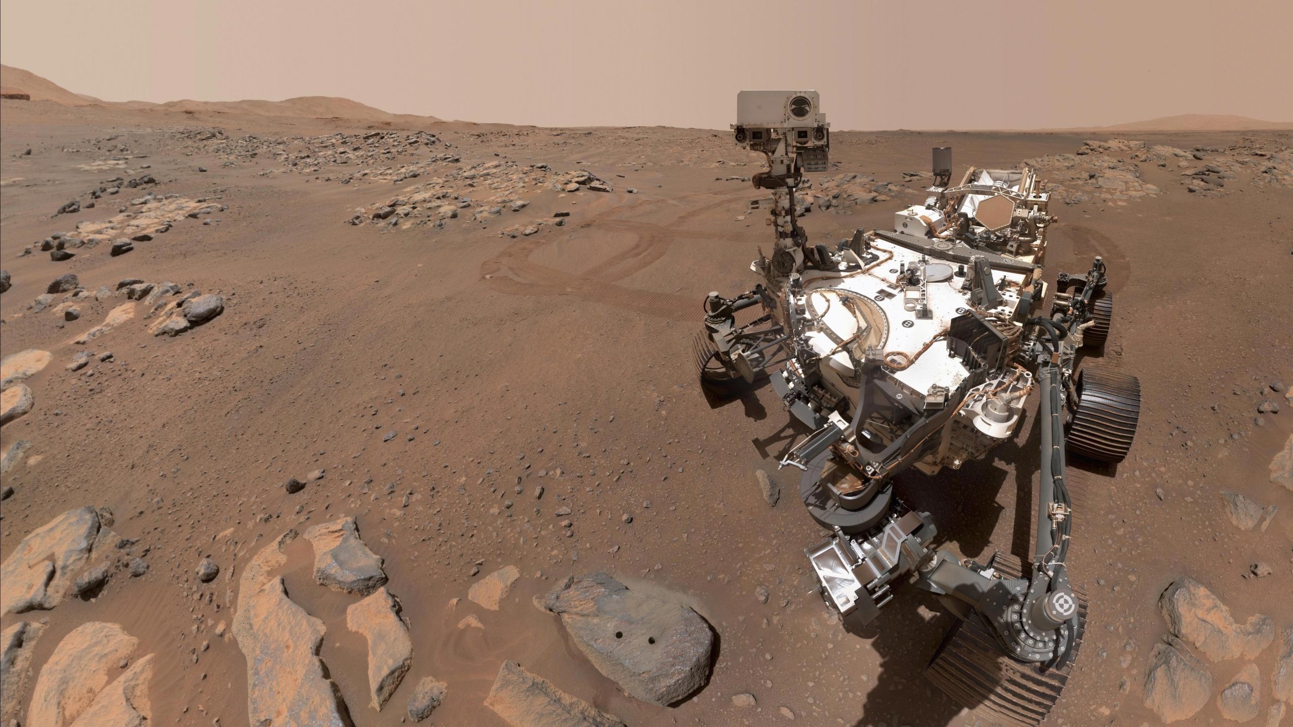 Марсоход Curiosity обнаружил сильную углеродную сигнатуру — след биологической активности?