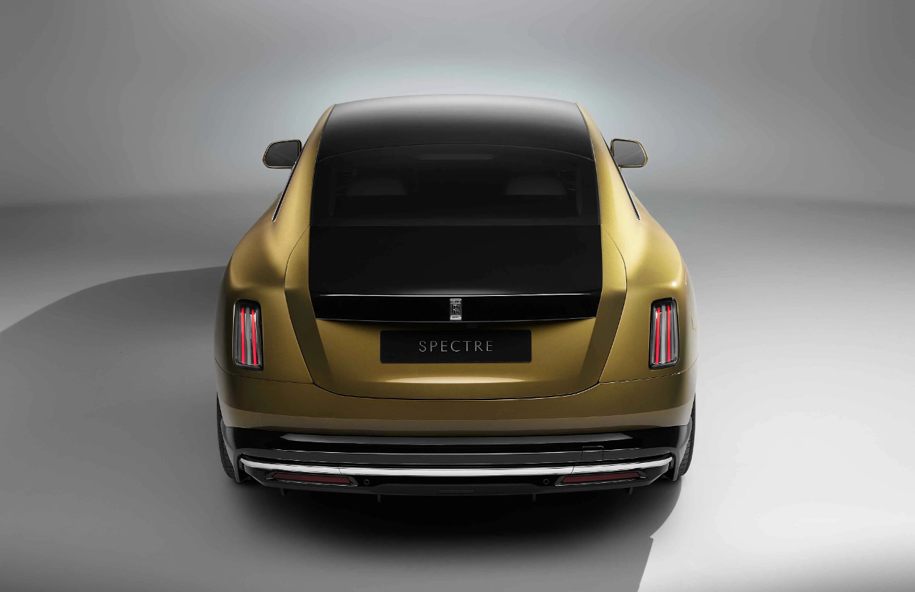 Rolls Royce официально представила полностью электрический Spectre