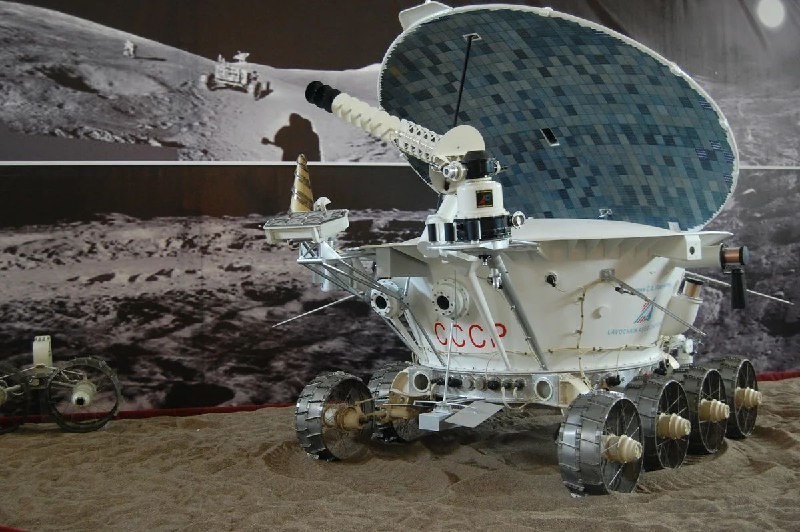 Луноход-1 — первый в мире планетоход, работавший на поверхности Луны