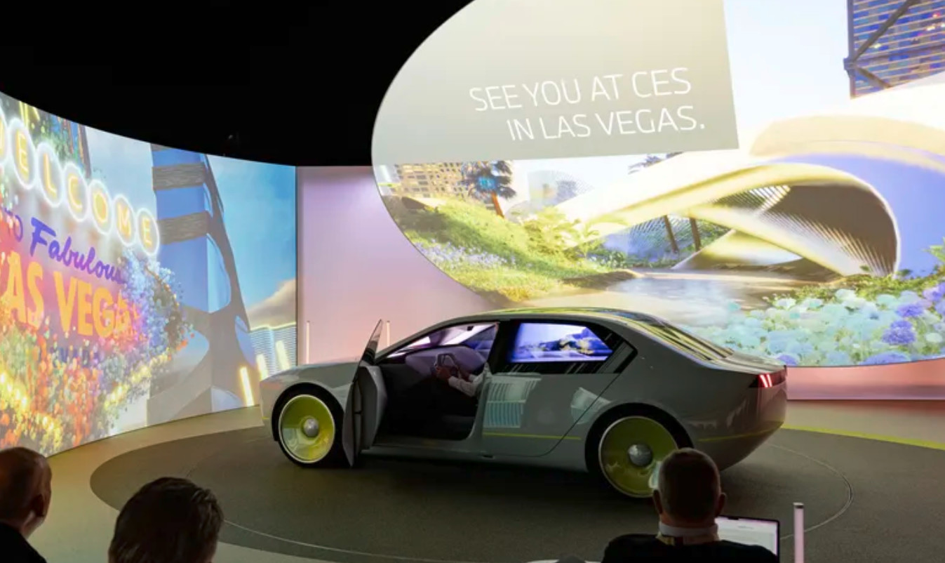 Автомобиль будущего BMW i Vision Dee сможет менять цвет и общаться с водителем
