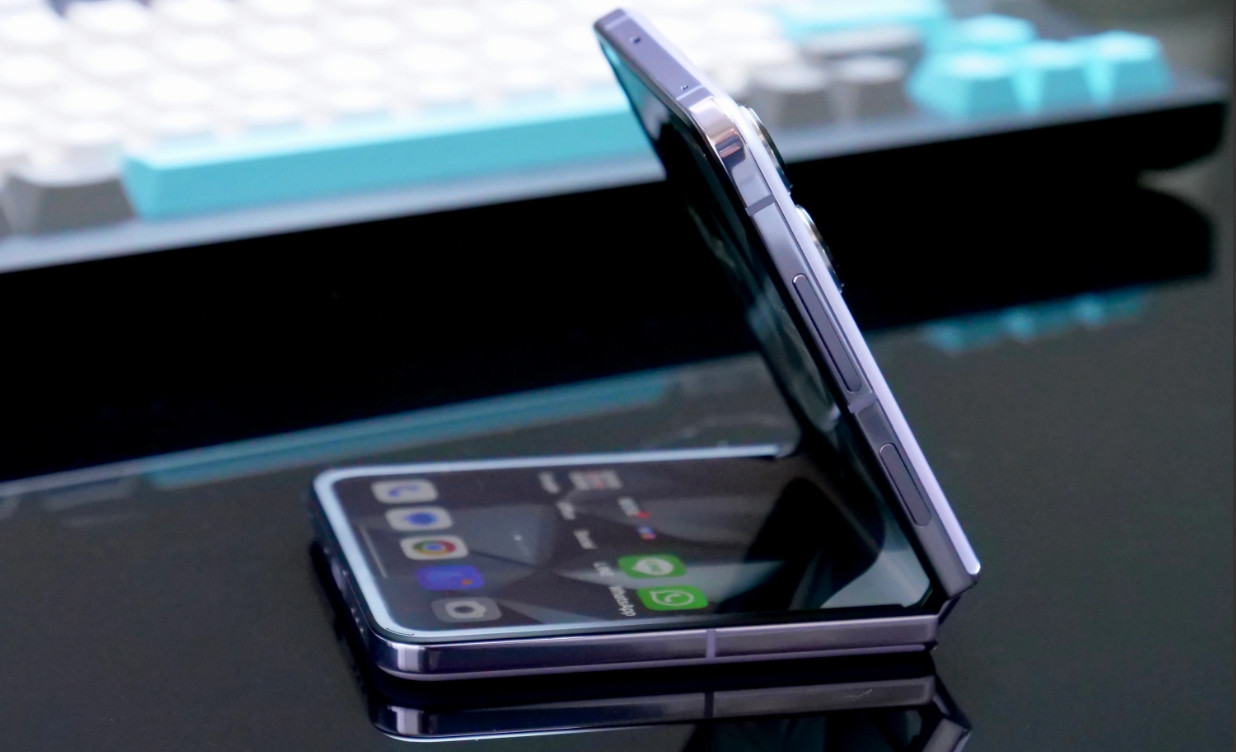 Беглый взгляд на Oppo Find N2 Flip — будущее раскладных смартфонов