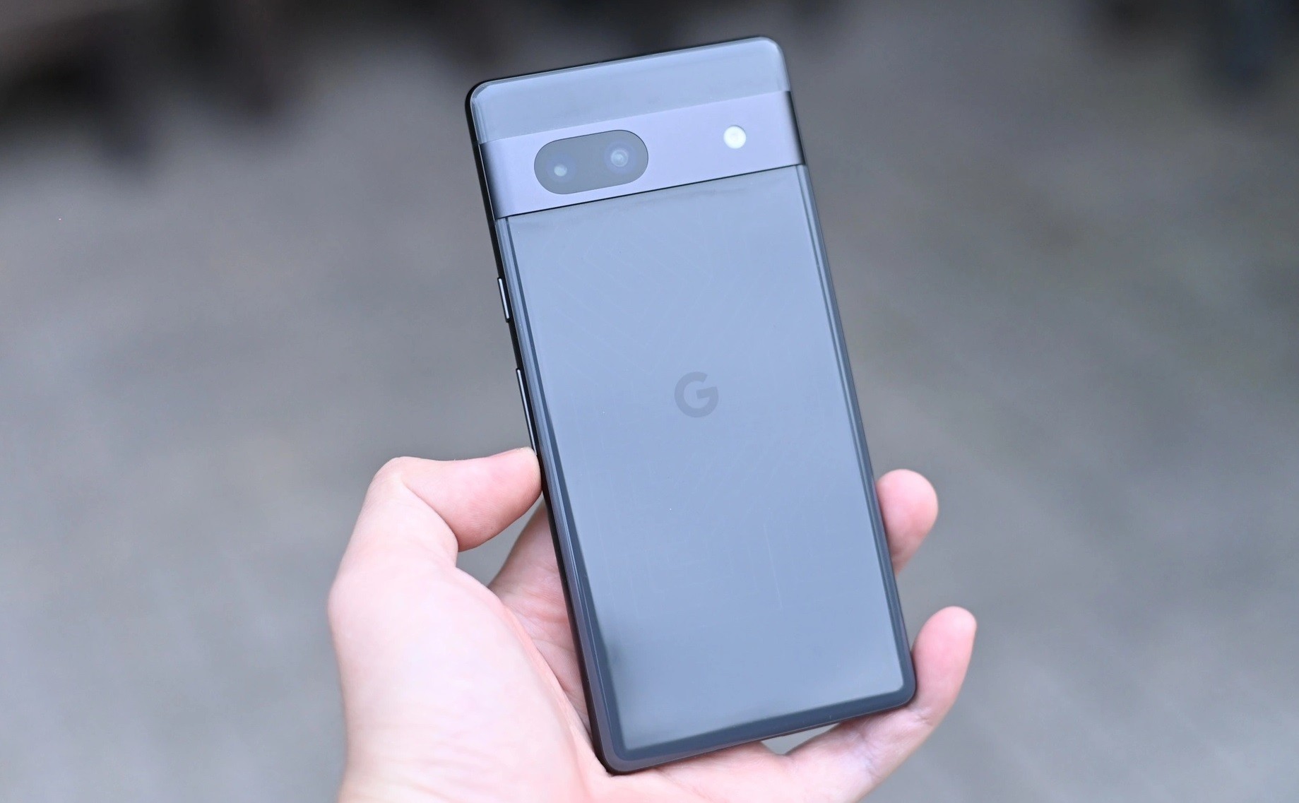 Появились живые фото и характеристики Google Pixel 7a