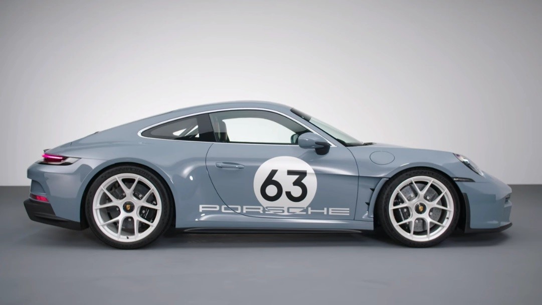 Porsche отмечает 60-летие серии 911 выпуском модели S/T 1 Porsche отмечает 60-летие серии 911 выпуском модели S/T