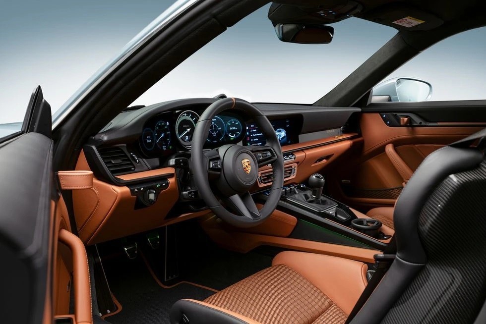 Porsche отмечает 60-летие серии 911 выпуском модели S/T 2 Porsche отмечает 60-летие серии 911 выпуском модели S/T