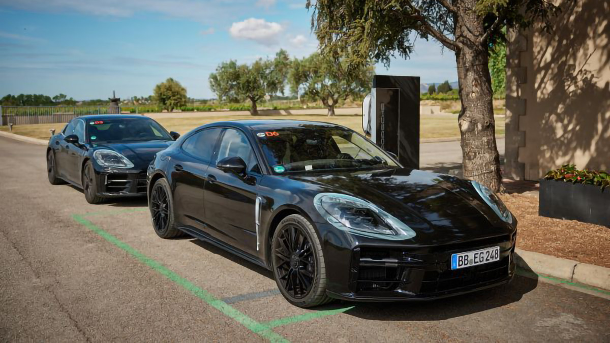 Официальные фотографии Porsche Panamera 2024 появились в преддверии презентации модели 1 Официальные фотографии Porsche Panamera 2024 появились в преддверии презентации модели
