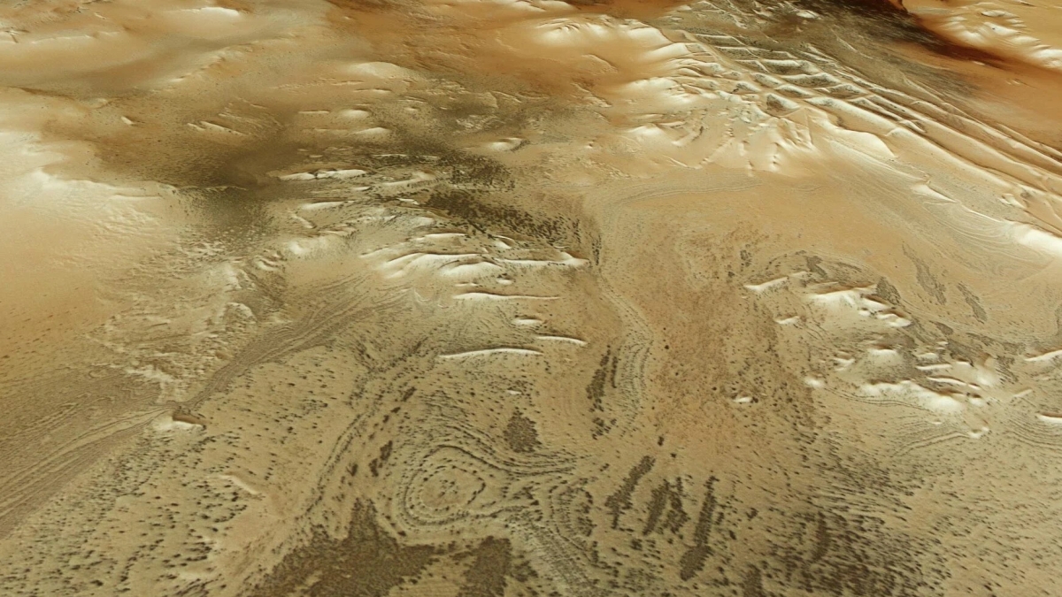 Mars Express обнаружил загадочных марсианских «пауков»