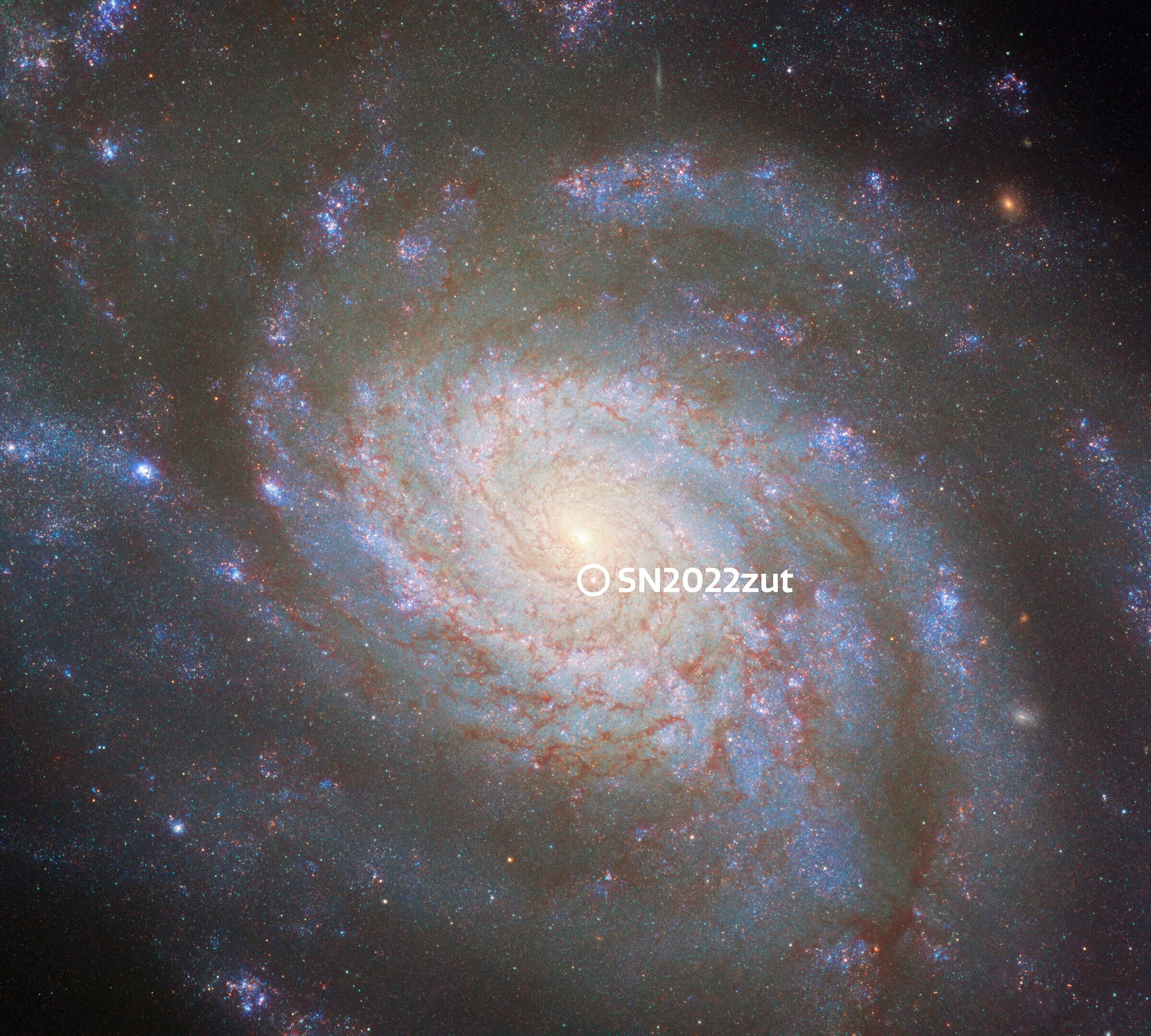 Как Hubble видит сквозь космическую пыль, чтобы составить карту галактик?