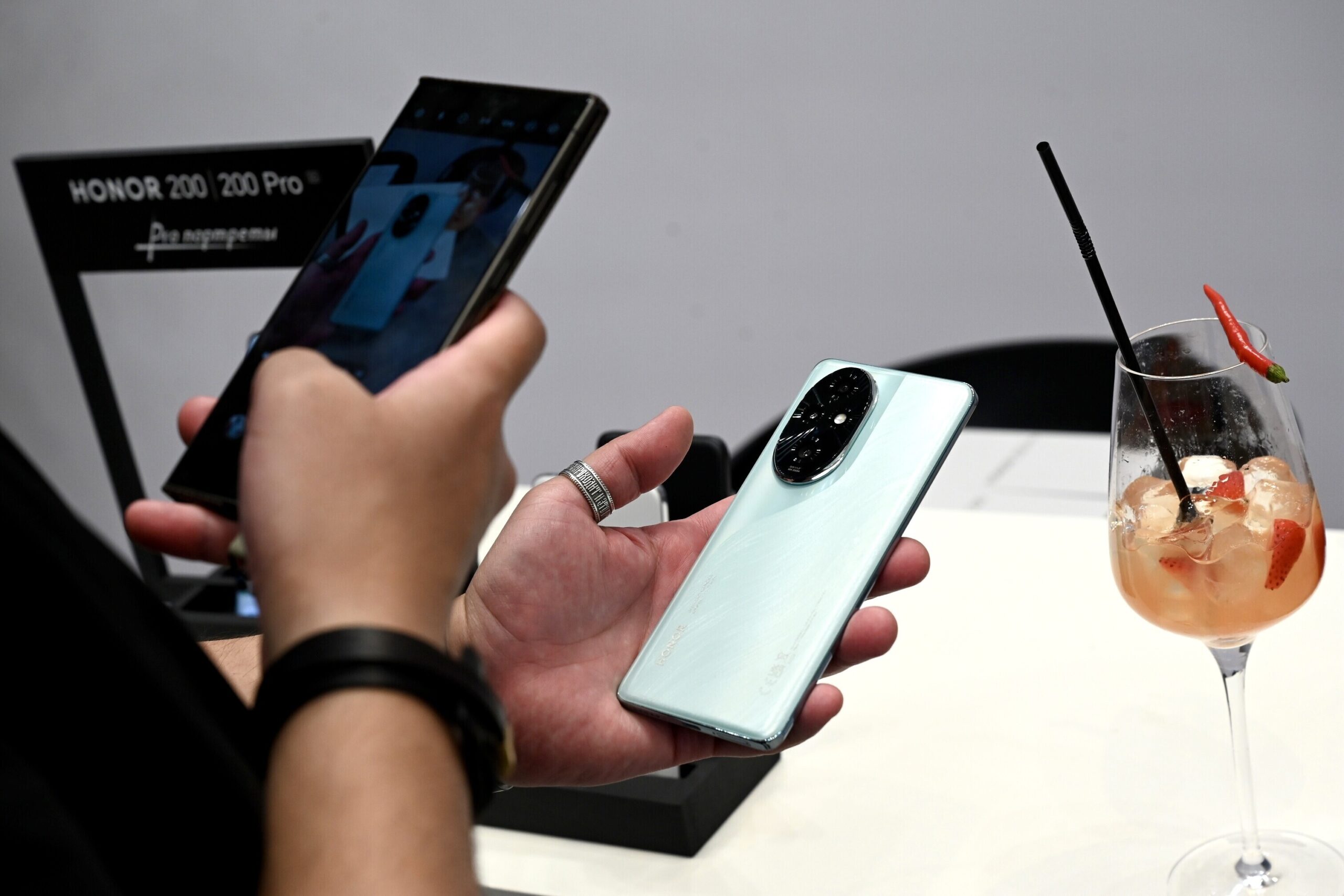 Открылся предзаказ на смартфоны HONOR 200 и 200 Pro 2 Открылся предзаказ на смартфоны HONOR 200 и 200 Pro