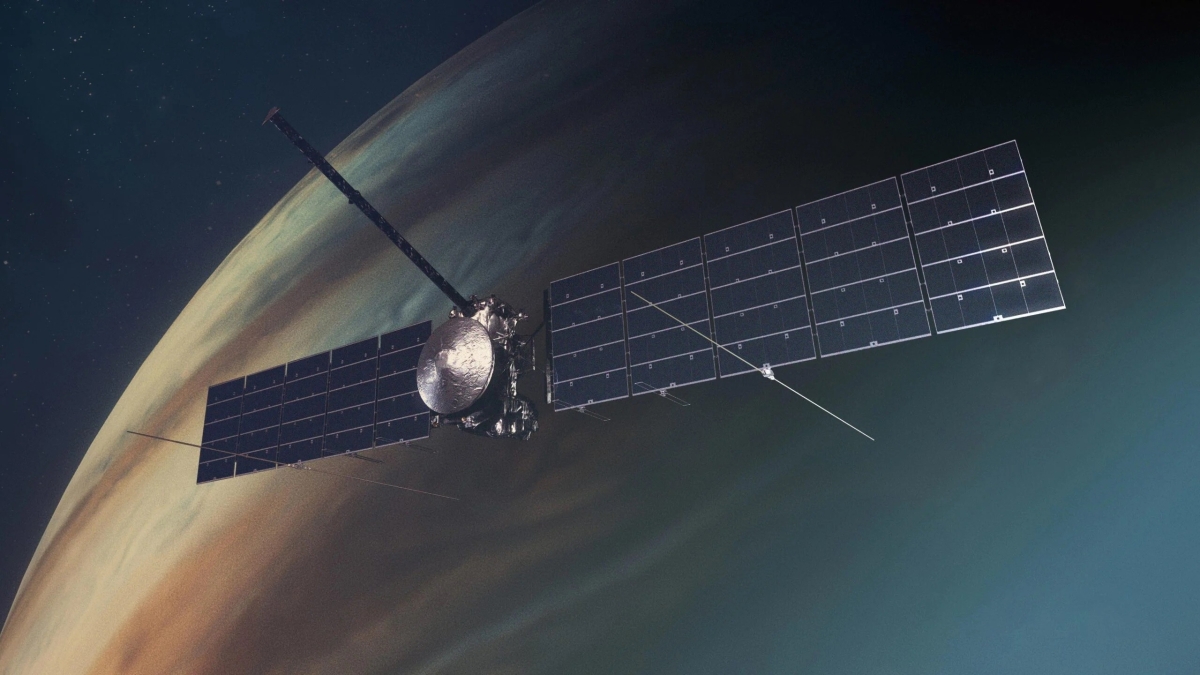 Аппарат Europa Clipper обрел свои «крылья» — огромные солнечные панели готовы к установке