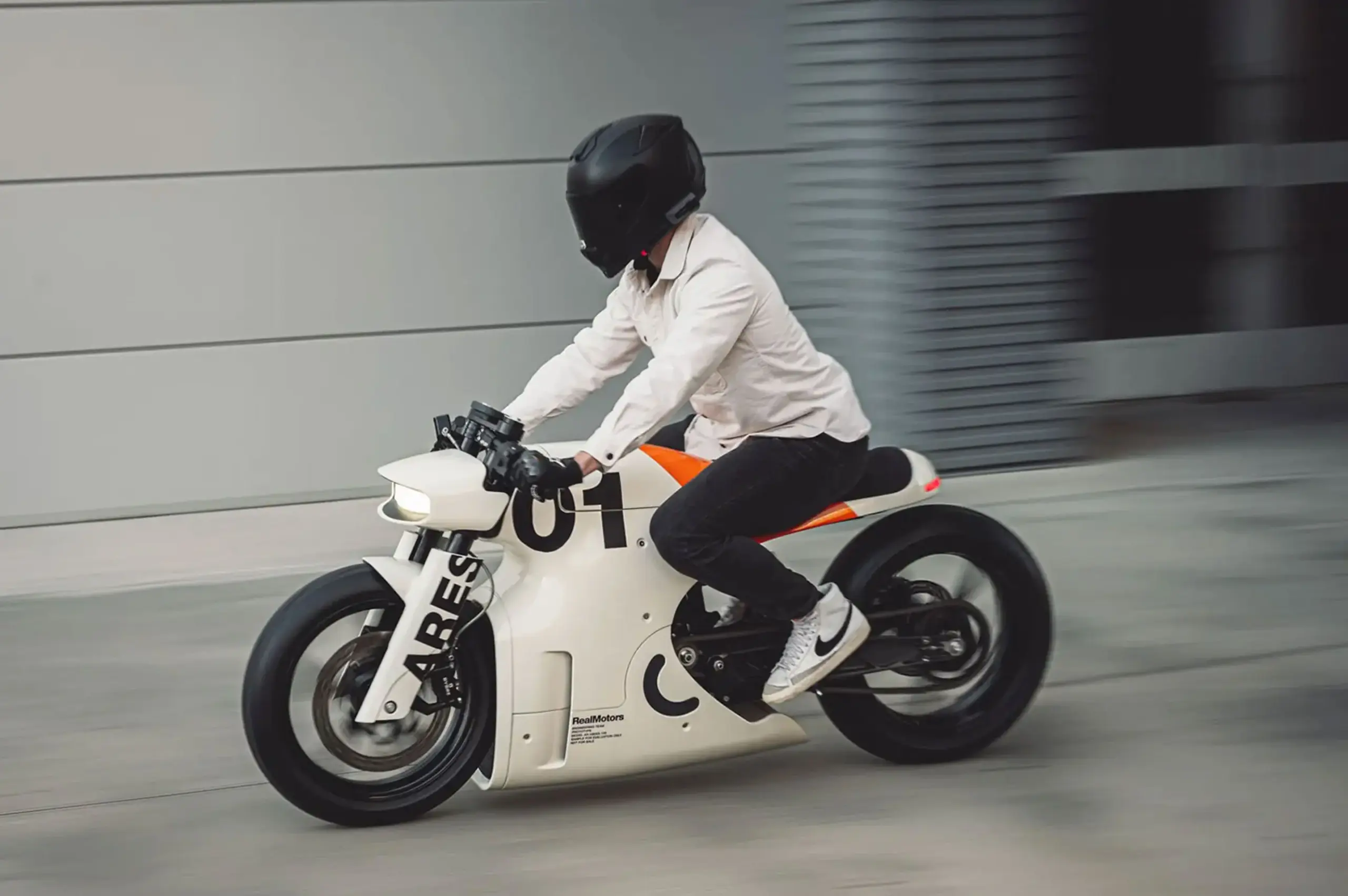 Выпущен невероятно красивый электроматериал Real Motors Ares