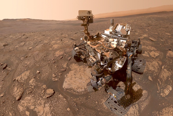 Марсоход-ветеран Curiosity следы древних водоёмов на Марсе