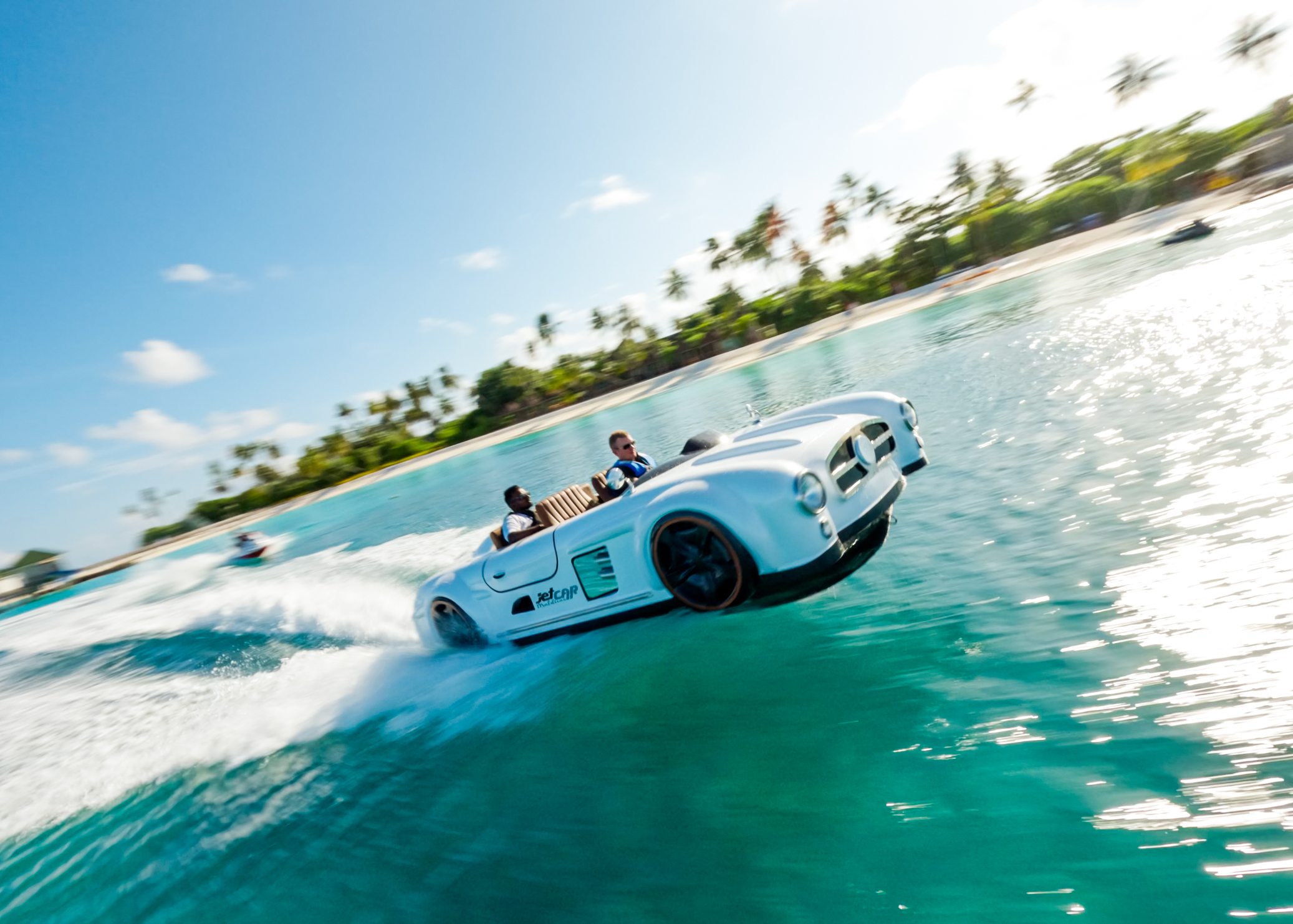 Погоня по волнам с новым Jet Car в отелях Sun Siyam Resorts