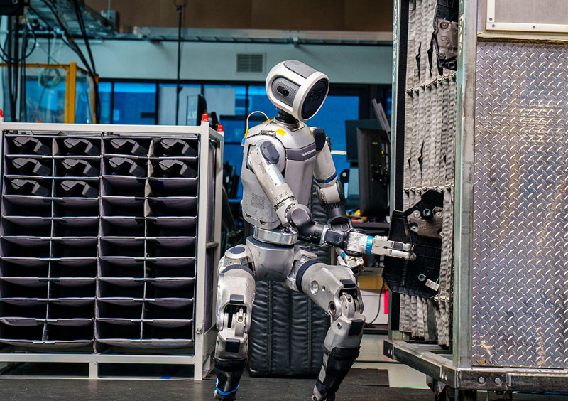 Робот от Boston Dynamics освоил работу кладовщика