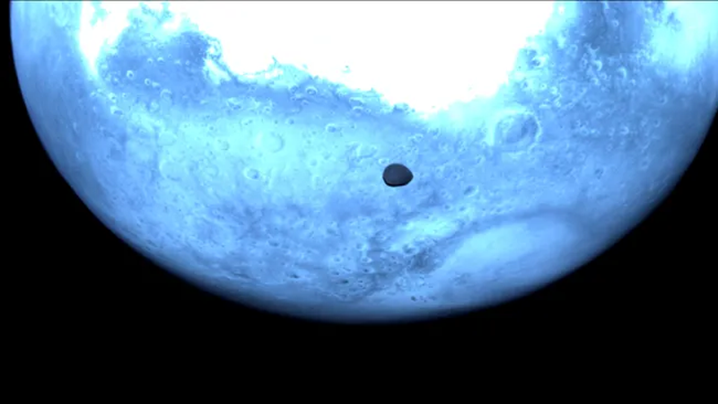Космическая станция сняла редкие кадры спутника Марса Деймоса