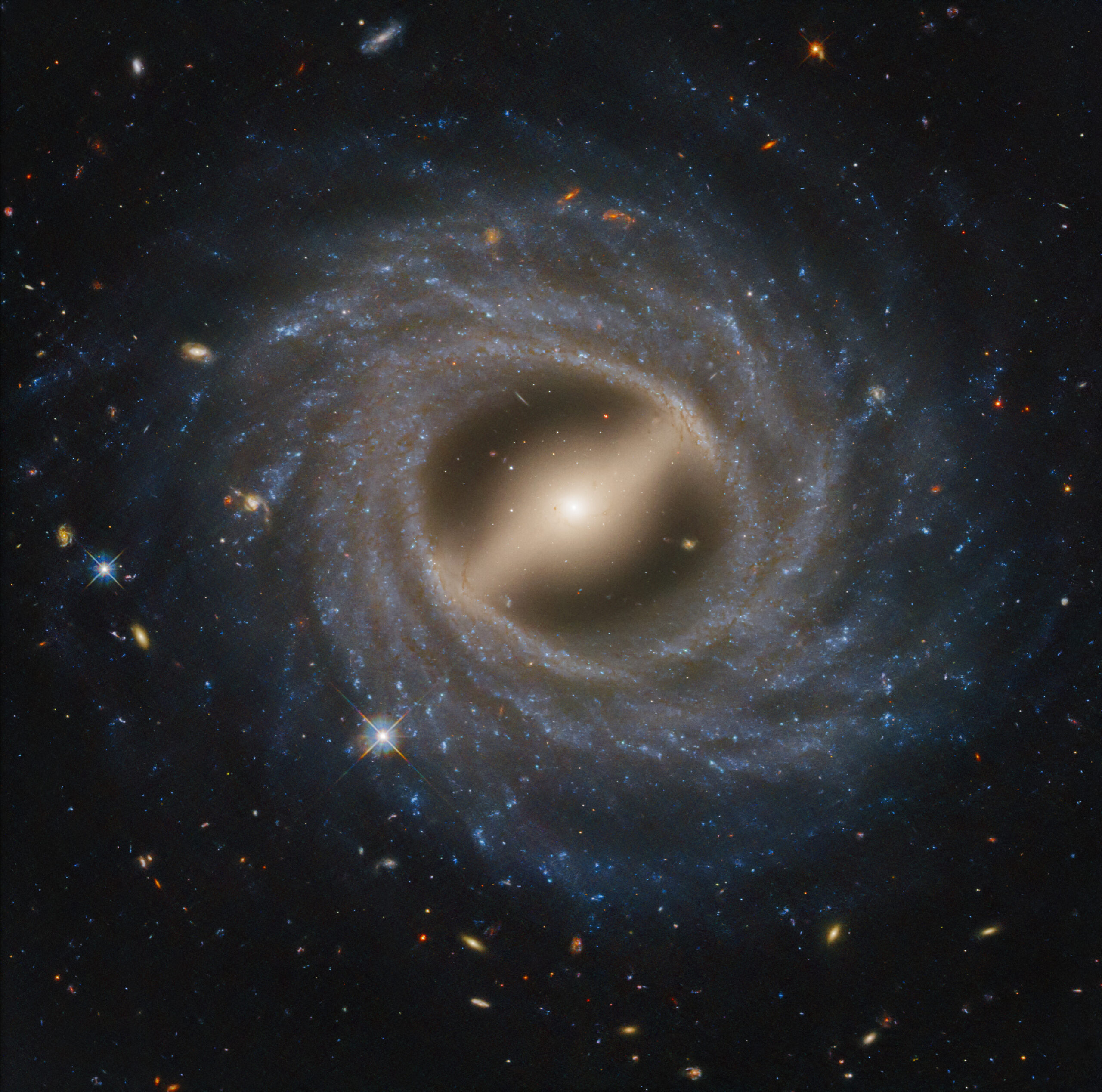 В честь 35-летия Hubble были опубликованы свежие фотографии от телескопа 2 В честь 35-летия Hubble были опубликованы свежие фотографии от телескопа