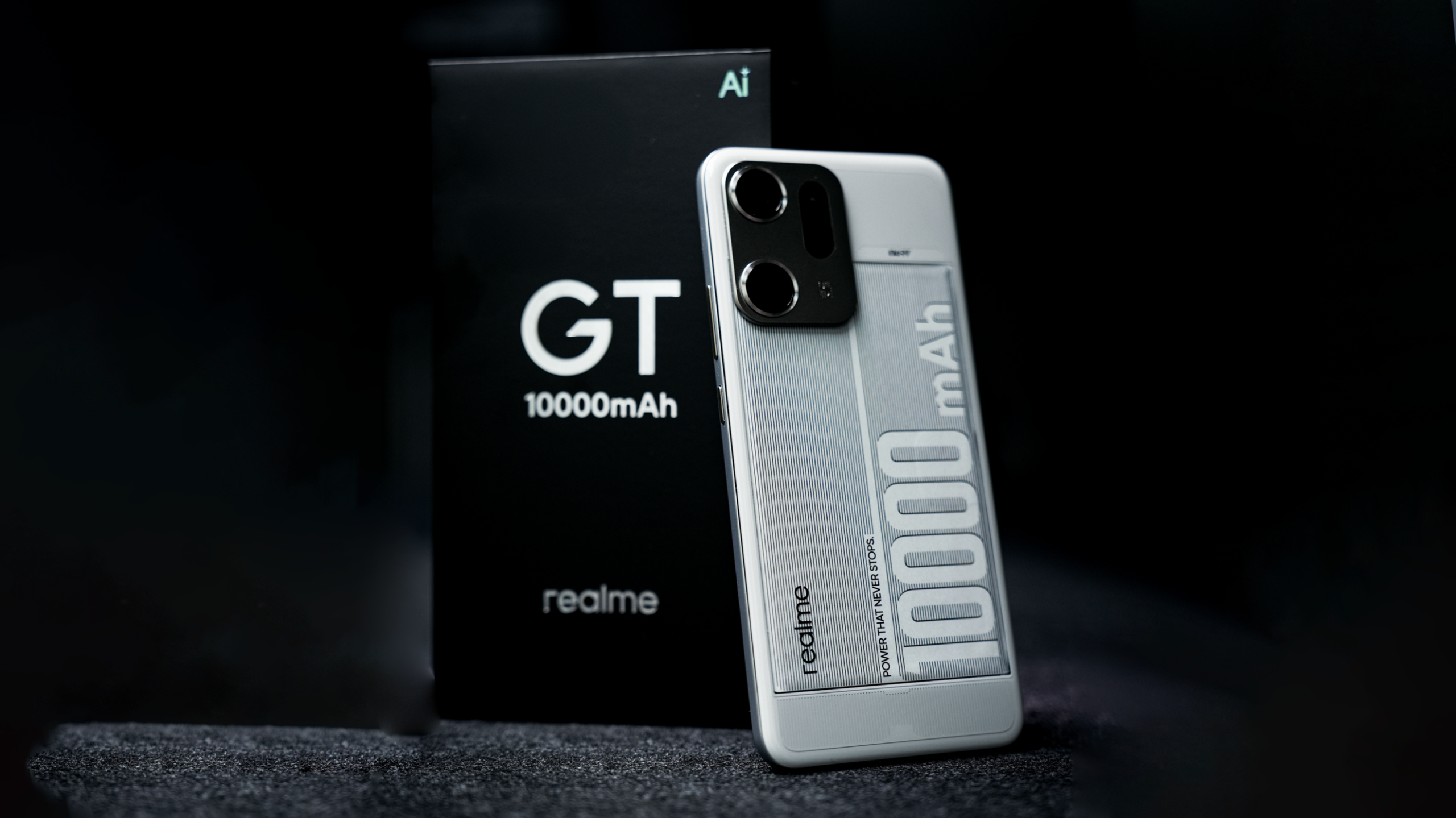 Realme представила смартфон с батареей 10 000 мАч